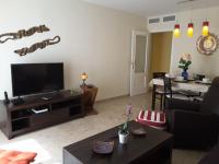 Amazing Condo in Alicante City Center的电视和/或娱乐中心