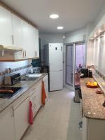 Amazing Condo in Alicante City Center的厨房或小厨房