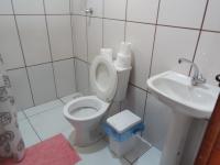 Livina Hostel的一间浴室