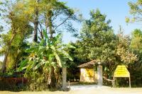 Nature Safari Resort外面的花园