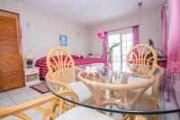 Rosewood Apartment Hotel的休息区