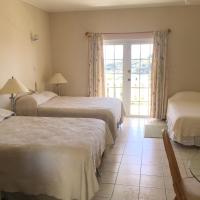 Rosewood Apartment Hotel客房内的一张或多张床位