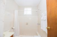 Rosewood Apartment Hotel的一间浴室