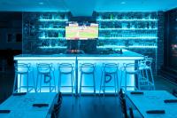 蒙特利尔市中心旅客之家酒店的电视和/或娱乐中心