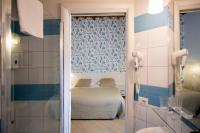 Hotel Bencidormi客房内的一张或多张床位