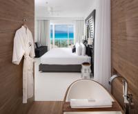 S Hotel Montego Bay - Luxury Boutique All-Inclusive Hotel客房内的一张或多张床位