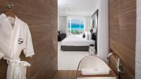 S Hotel Montego Bay - Luxury Boutique All-Inclusive Hotel客房内的一张或多张床位