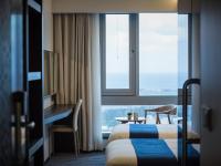 Gloucester Hotel Jeju客房内的一张或多张床位