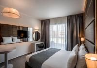 Hotel Astral Nirvana Club- Half Board客房内的一张或多张床位