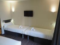 easyHotel Barcelona Fira客房内的一张或多张床位