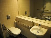 easyHotel Barcelona Fira的一间浴室