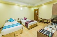 Golden Gate China Town Hotel客房内的一张或多张床位