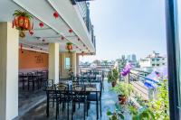 Golden Gate China Town Hotel的阳台或露台