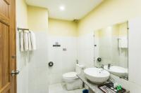 Golden Gate China Town Hotel的一间浴室