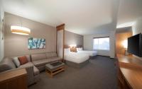 Hyatt Place Sandestin at Grand Blvd客房内的一张或多张床位