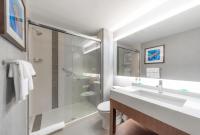 Hyatt Place Sandestin at Grand Blvd的一间浴室