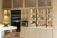 Hyatt Place Sandestin at Grand Blvd的厨房或小厨房