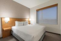 Hyatt Place Sandestin at Grand Blvd客房内的一张或多张床位