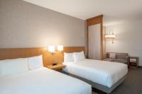 Hyatt Place Sandestin at Grand Blvd客房内的一张或多张床位