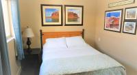 Lake Powell Motel &amp; Apartments客房内的一张或多张床位