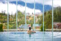 Silk Path Grand Sapa Resort & Spa内部或周边的泳池