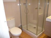 Hostal BESTPRICE Barcelona Stadium的一间浴室