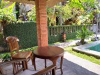 Ubud Lestari Bungalows外面的花园