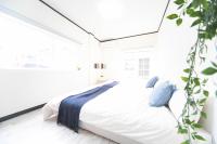 Miraie Yokkaichi Tomida客房内的一张或多张床位