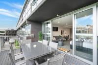 Southwark Hotel & Apartments的阳台或露台