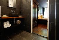 1637: Historic Canal View Suites的一间浴室