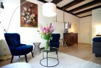 1637: Historic Canal View Suites的休息区