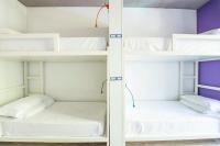 Safestay Madrid Central客房内的一张或多张床位