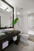 S Hotel Kingston的一间浴室