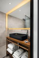 Lignum Suites Chania客房内的一张或多张床位