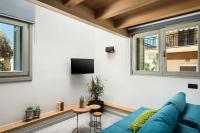Lignum Suites Chania的电视和&#47;或娱乐中心