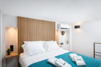 Lignum Suites Chania客房内的一张或多张床位