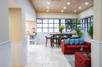 Suites Coben Apartamentos Amueblados的休息区