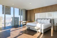 Maritim Hotel Plaza Tirana客房内的一张或多张床位
