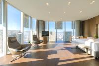 Maritim Hotel Plaza Tirana的电视和/或娱乐中心