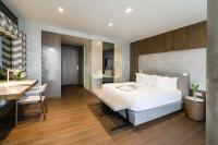 Maritim Hotel Plaza Tirana客房内的一张或多张床位
