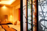 Daiwa Roynet Hotel KANAZAWA-MIYABI客房内的一张或多张床位