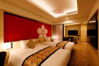 Daiwa Roynet Hotel KANAZAWA-MIYABI客房内的一张或多张床位