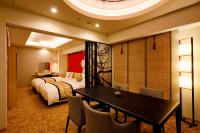 Daiwa Roynet Hotel KANAZAWA-MIYABI客房内的一张或多张床位