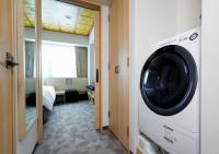 Daiwa Roynet Hotel KANAZAWA-MIYABI客房内的一张或多张床位