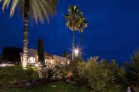 La Bastide de Biot外面的花园