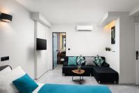 Lignum Suites Chania的电视和&#47;或娱乐中心