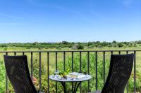 Hotel Baglio Oneto dei Principi di San Lorenzo - Luxury Wine Resort的阳台或露台
