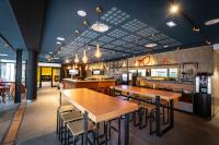 Apparthotel Le Hüb Grenoble餐厅或其他用餐的地方