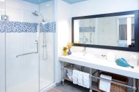 Hotel Indigo Orange Beach - Gulf Shores by IHG的一间浴室