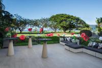 Cairns Harbourside Hotel外面的花园